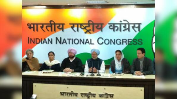 Punjab Election 2017: CM candidate Amarinder Singh, Manmohan release Congress manifesto