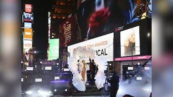 Mariah Carey's mic malfunctions mar NY New Year's show