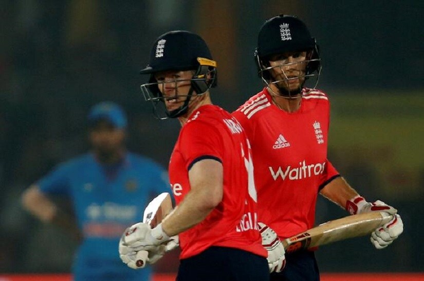 Cricket - India v England - First T20 International - Green Park Stadium, Kanpur, India - 26/01/17 - England's captain Eoin Morgan (L) and Joe Root run between the wickets. REUTERS/Danish Siddiqui
