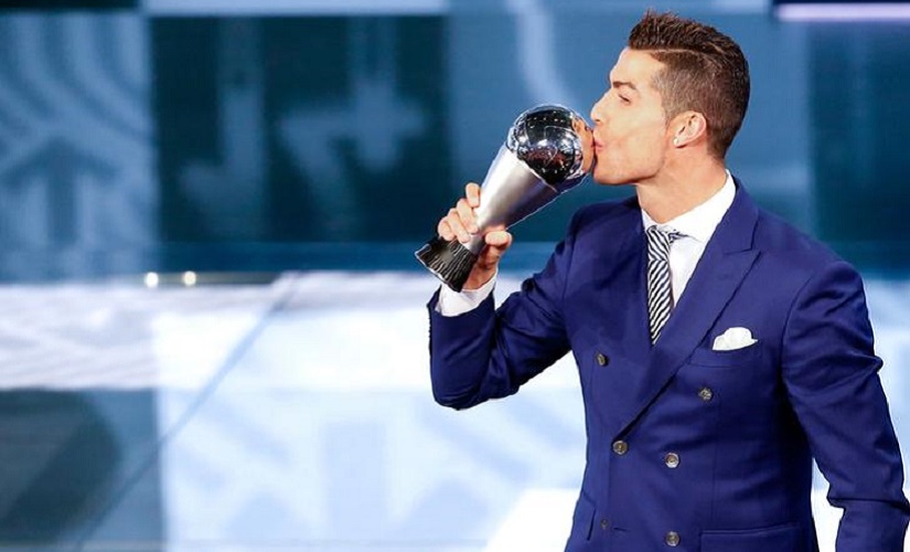 Cristiano Ronaldo pips Lionel Messi to win Fifa best player award; Claudio Ranieri named best coach Cristiano Ronaldo pips Lionel Messi to win Fifa best player award; Claudio Ranieri named best coach