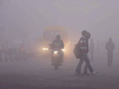Delhi air quality remains 'very poor'; 14 inbound trains delayed due to low visibility and fog