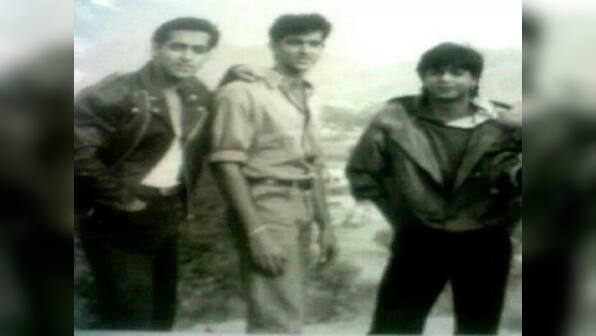 Salman Khan plays peacemaker to the Roshans, Shah Rukh Khan; tweets Karan Arjun pic