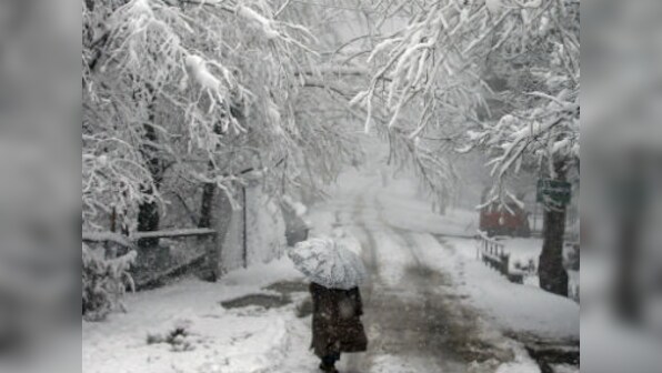Kashmir remains cut off from rest of country for second day due to heavy snowfall