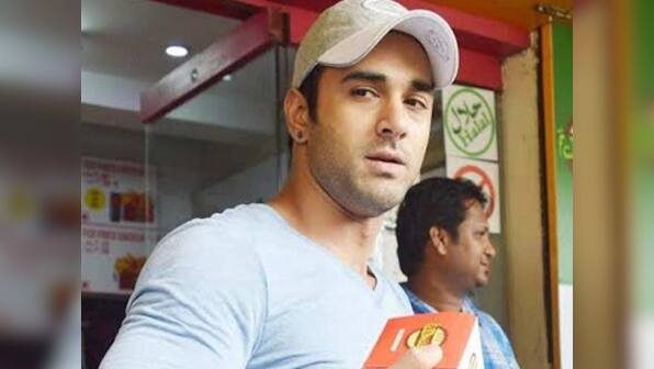Pulkit Samrat gets into scuffle with photographers at Bandra Court after divorce hearing