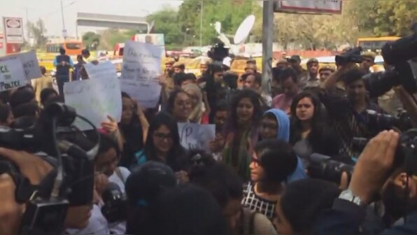 Video: Students gather in large numbers to protest against ABVP hooliganism