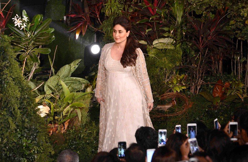 Bollywood actor Kareena Kapoor displays the creation of fashion designer Anita Dongre during the grand finale of the Lakme Fashion Week Summer/Resort 2017, in Mumbai, India on February 5, 2017.(Sanket Shinde/SOLARIS IMAGES)