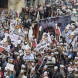 MCD Election 2017 Results: AAP supporters celebrate victory in Yamuna Vihar
