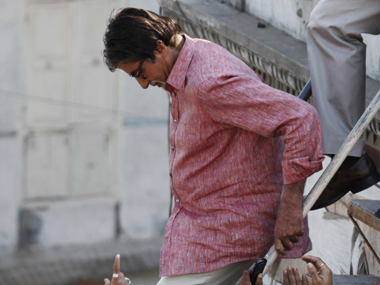 UP Election 2017: Akhilesh Yadav urges Amitabh Bachchan to not endorse 'Gujarat's donkeys' UP Election 2017: Akhilesh Yadav urges Amitabh Bachchan to not endorse 'Gujarat's donkeys'