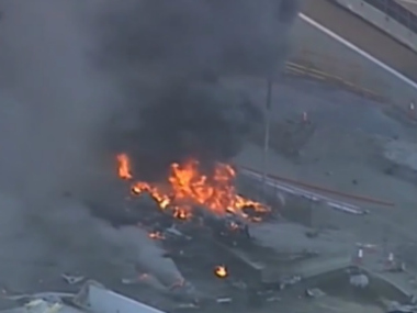Australia plane crash: Five dead as plane crashes into Melbourne shopping centre Australia plane crash: Five dead as plane crashes into Melbourne shopping centre