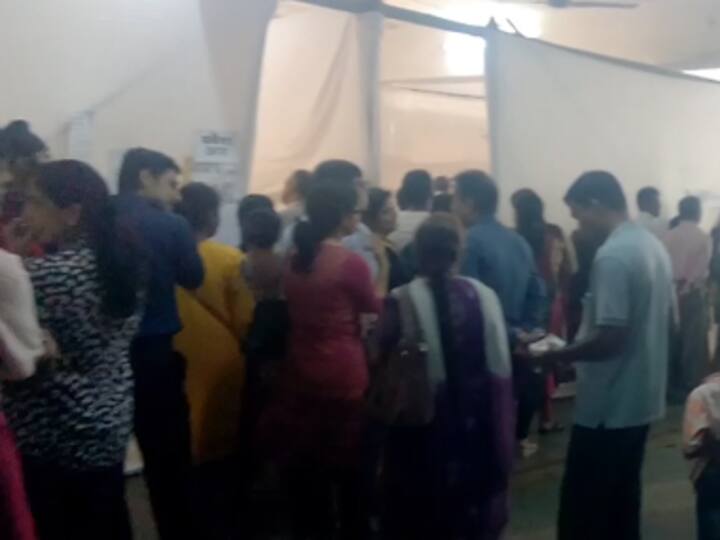 BMC Election 2017: Voters rush to polling station in Malad to beat the afternoon heat