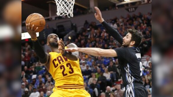 NBA roundup: LeBron James helps carry Cavs; Jimmy Butler shines on return as Bulls win