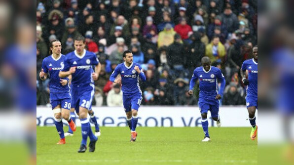 Premier League roundup: Chelsea extend lead; Swansea trounce struggling Leicester City