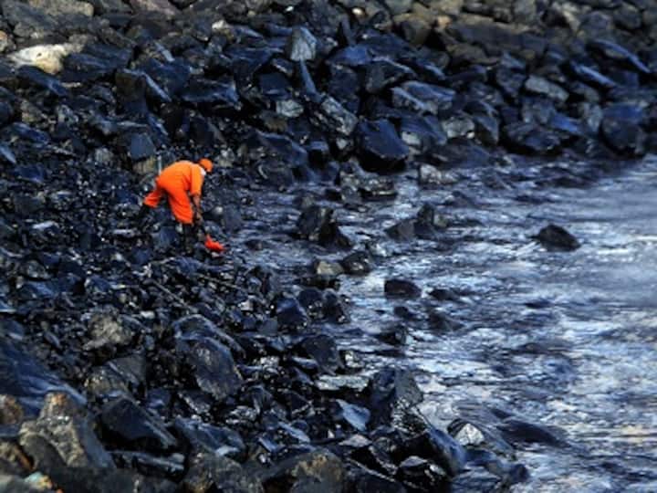 Chennai oil spill: Damage may be 10 times worse than originally thought, admits Coast Guard Chennai oil spill: Damage may be 10 times worse than originally thought, admits Coast Guard