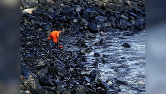 Chennai oil spill: Sludge-cleaning efforts move at snail's pace as state depts pass buck to each other
