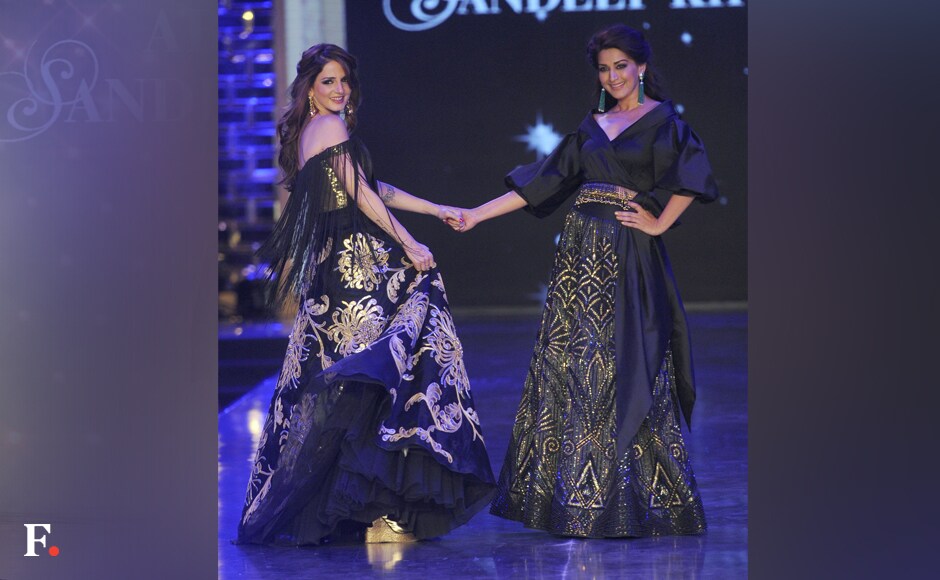 Sussane Khan and Sonali Bendre strike a pose on the ramp. Sachin Gokhale/Firstpost Sussane Khan and Sonali Bendre strike a pose on the ramp. Sachin Gokhale/Firstpost