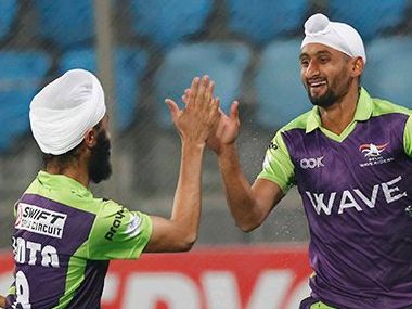 Delhi Waveriders celebrate as they beat UP Wizards 8-1. Twitter/ @HockeyIndiaLeag