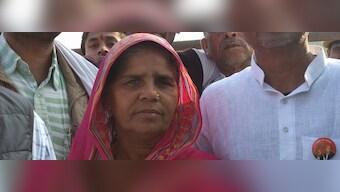 UP Election 2017: Gulabi Gang crusader Sampat Pal hopes for victory in Manikpur, gets SP’s backing