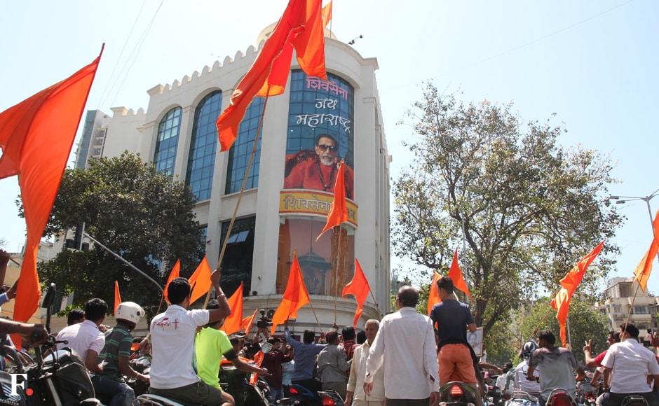 BMC Election 2017: Shiv Sena Party & BJP Supporters Workers Celebrate ...