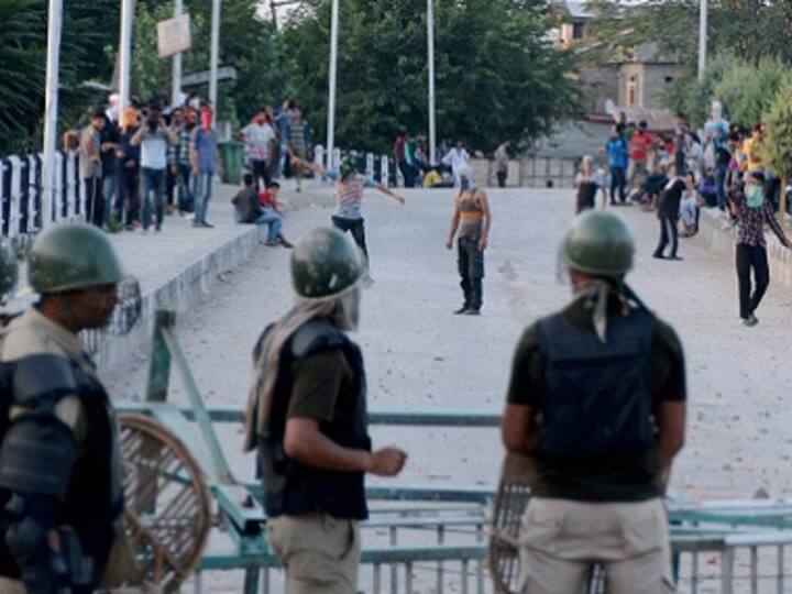 Militants in Kashmir rely on police for training, ammunition and personnel