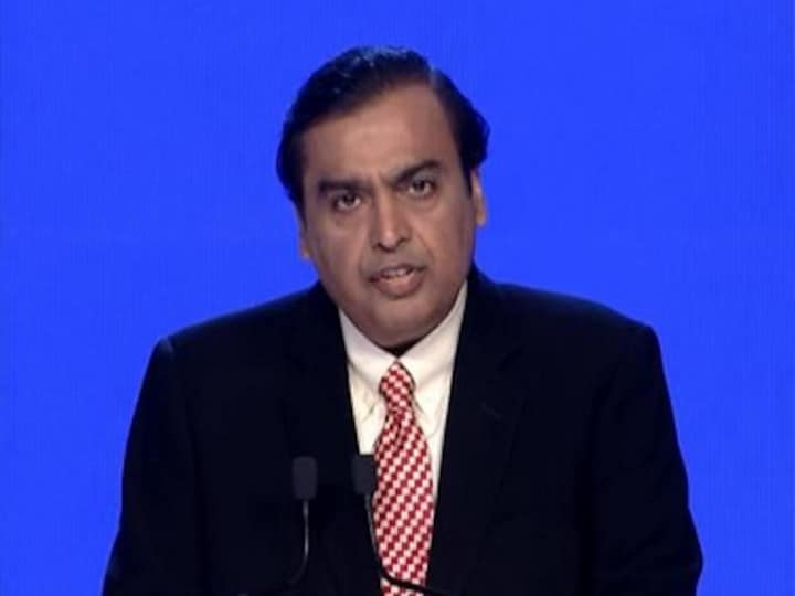 Reliance Jio crosses 100 mn customer mark, unveils tariff plans; industry hails co