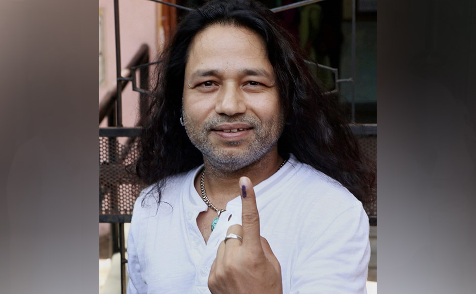 Bollywood singer Kailash Kher after casting his vote at Juhu in Mumbai on Tuesday. PTI Bollywood singer Kailash Kher after casting his vote at Juhu in Mumbai on Tuesday. PTI