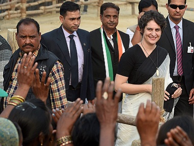 UP Election 2017: Rahul's Raebareli rally falls flat, but Priyanka Gandhi saves the day for Congress UP Election 2017: Rahul's Raebareli rally falls flat, but Priyanka Gandhi saves the day for Congress