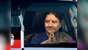 Sasikala convicted: Chinnamma visits Jaya memorial; MGR residence on way to Bengaluru jail