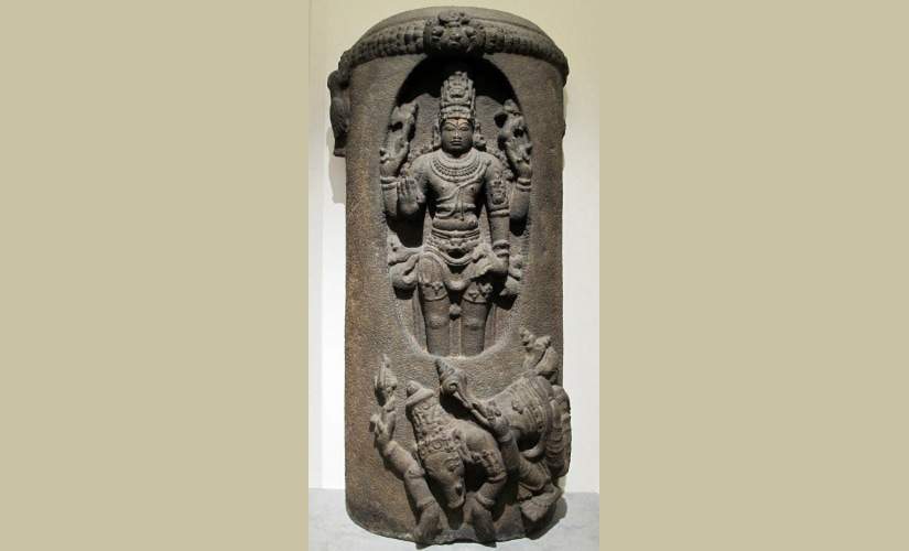 Lingodbhava Shiva Sculpture. Wikimedia Commons