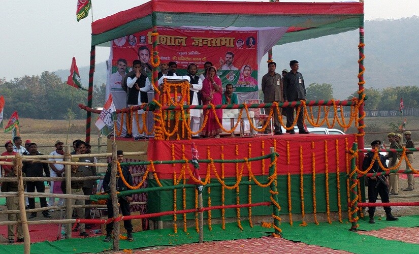 Akhilesh Yadav addresses a rally in Chitrakoot, Bundelkhand. Firstpost/Debobrat Ghose