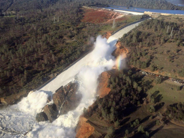 Oroville Dam crisis: California evacuates thousands after emergency spillway severely eroded Oroville Dam crisis: California evacuates thousands after emergency spillway severely eroded