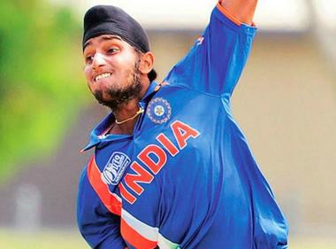 Mumbai: Former IPL player drives car on to Andheri railway platform, arrested Mumbai: Former IPL player drives car on to Andheri railway platform, arrested