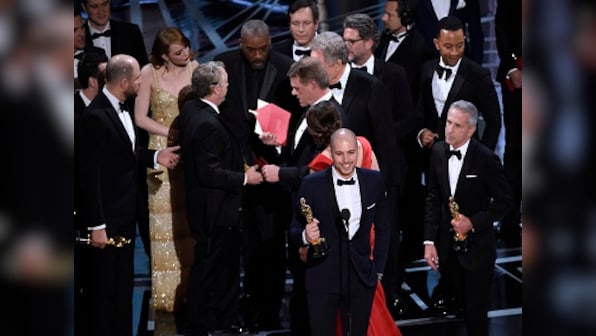 Oscars 2017 Best Picture goof-up: Tweeting accountant handed wrong envelope to Warren Beatty