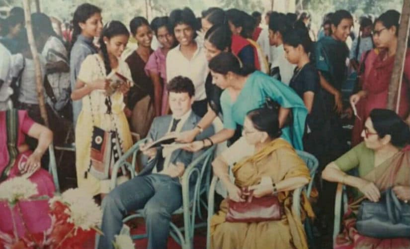 Maxwell Trevor surrounded by women fans at a college in Hyderabad. Image courtesy: Maxwell Trevor