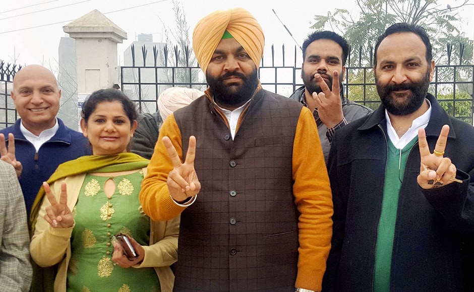Congress Lok Sabha candidate Gurjeet Singh Aujla, along with his family members, showing a victory sign after casting his vote at a polling station in Amritsar on Saturday. PTI. Congress Lok Sabha candidate Gurjeet Singh Aujla, along with his family members, showing a victory sign after casting his vote at a polling station in Amritsar on Saturday. PTI.