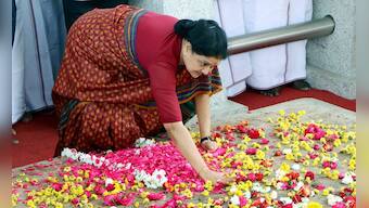 Sasikala in prison: Is 124 greater than 10? Answer to this will determine Tamil Nadu's future