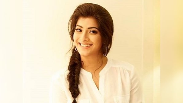 Varalaxmi Sarathkumar to play lead in Manojkumar Natarajan's directorial debut Velvet Nagaram