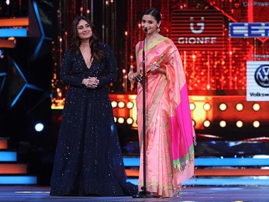 Zee Cine Awards 2017 best moments: Kareena gives award to Alia; Govinda-Raveena reunion Zee Cine Awards 2017 best moments: Kareena gives award to Alia; Govinda-Raveena reunion