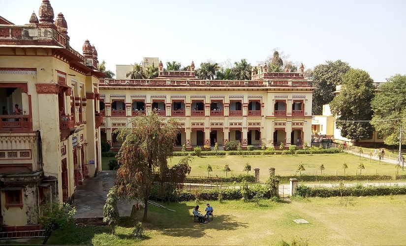Faculty of Arts Building, Banaras Hindu University. Source: Wikimedia Commons