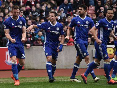 Premier League roundup: Chelsea inch closer to the title with late win at Stoke, West Brom thump Arsenal