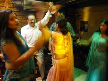 SC seeks response from Maharashtra govt on plea challenging law against dance bars SC seeks response from Maharashtra govt on plea challenging law against dance bars