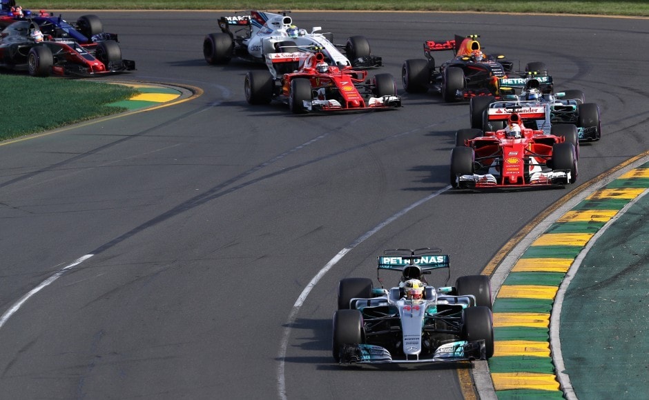 MELBOURNE, AUSTRALIA - MARCH 26: Lewis Hamilton of Great Britain driving the (44) Mercedes AMG Petronas F1 Team Mercedes F1 WO8 leads Sebastian Vettel of Germany driving the (5) Scuderia Ferrari SF70H Valtteri Bottas driving the (77) Mercedes AMG Petronas F1 Team Mercedes F1 WO8 and the rest of the field at the start during the Australian Formula One Grand Prix at Albert Park on March 26, 2017 in Melbourne, Australia. (Photo by Mark Thompson/Getty Images)