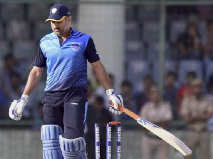 Vijay Hazare trophy: MS Dhoni's fifty goes in vain as Bengal set up final against Tamil Nadu Vijay Hazare trophy: MS Dhoni's fifty goes in vain as Bengal set up final against Tamil Nadu