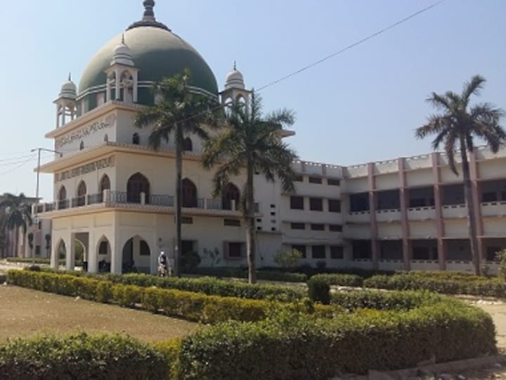 Travels of a political pilgrim: Mubarakpur sits at the junction of Islamic doctrinal sects divided by Taqleed