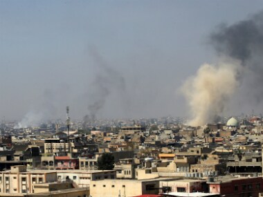 Smoke rises from the old city during a battle against Islamic State militants, in Mosul, Iraq, March 26, 2017. Reuters