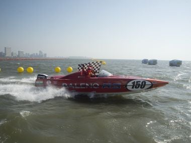 P1 Powerboat Racing: Maiden race a spectacle, but misses key elements of a live sport