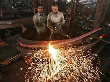 March manufacturing PMI touches 5-month high on new orders, output growth March manufacturing PMI touches 5-month high on new orders, output growth