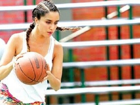 Half Girlfriend first look: Shraddha Kapoor-Arjun Kapoor play Chetan Bhagat's Riya and Madhav Half Girlfriend first look: Shraddha Kapoor-Arjun Kapoor play Chetan Bhagat's Riya and Madhav
