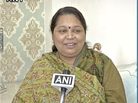 UP Election 2017: Mulayam Singh Yadav shouldn't have been treated this way, says wife Sadhna UP Election 2017: Mulayam Singh Yadav shouldn't have been treated this way, says wife Sadhna