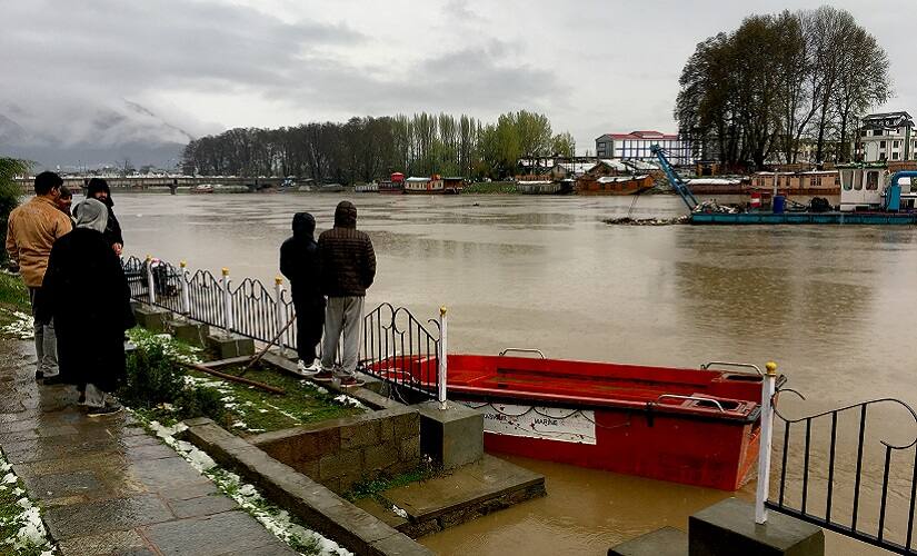 People in the Valley watch as the water level rises in River Jhelum because of the floods. Firstpost/Sameer Yasir