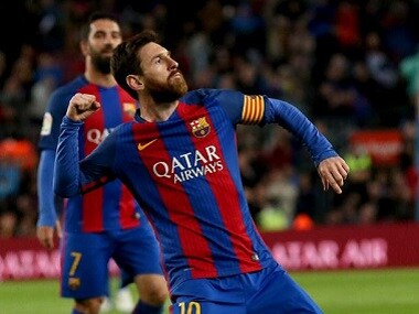 Football Soccer- Spanish La Liga Santander - Barcelona v Osasuna - Camp Nou stadium, Barcelona, Spain - 26/04/17 Barcelona's Lionel Messi celebrates a goal. Real Madrid beat Deportivo. REUTERS/Albert Gea
